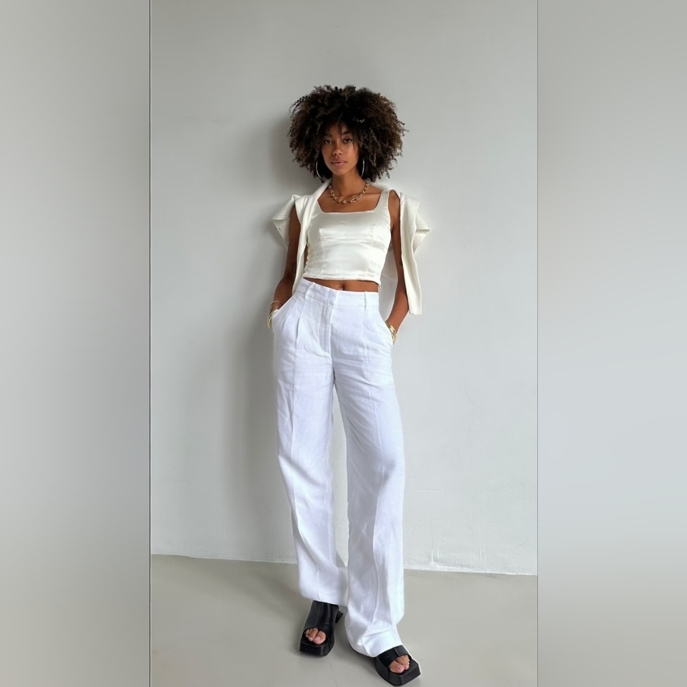 Aritzia Effortless Pants - Linen in white **Fit like a 4 maybe 4-6**